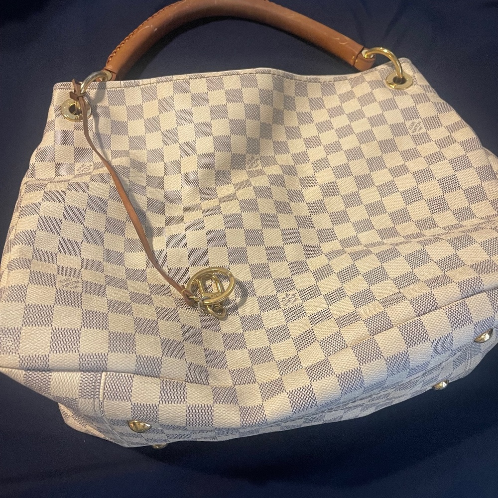 LV purse